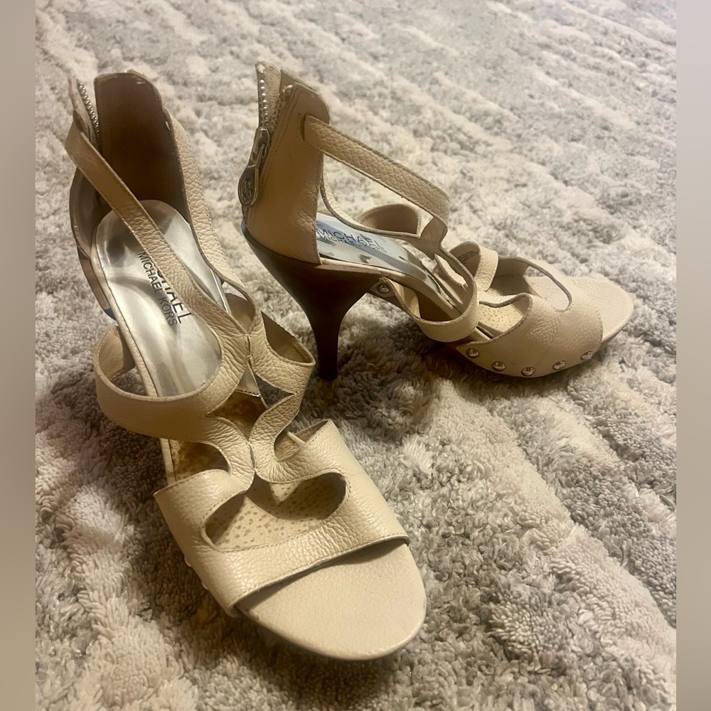 Michael Kors nude heel size 10